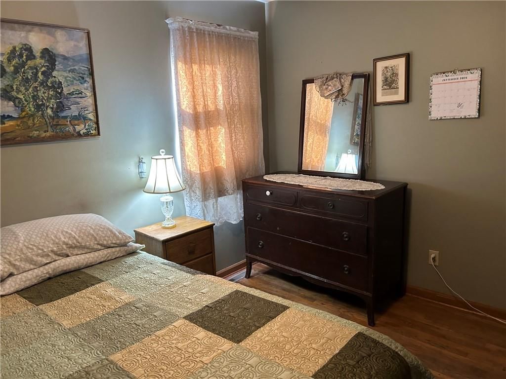 Photo 11 of 22 - 14724 Bellaire Avenue, Grandview, MO 64030