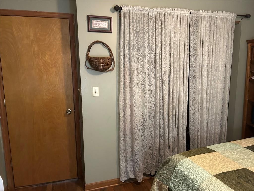 Photo 12 of 22 - 14724 Bellaire Avenue, Grandview, MO 64030