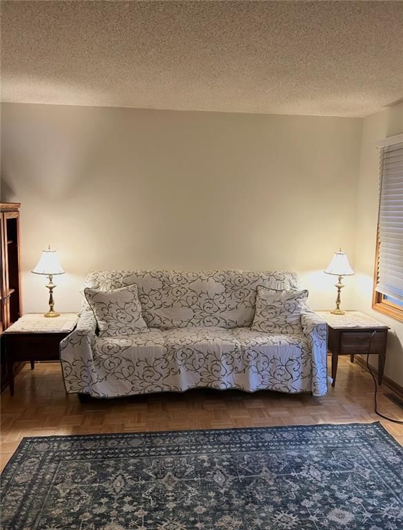 Photo 5 of 22 - 14724 Bellaire Avenue, Grandview, MO 64030