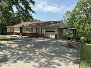 5820 N Lenox Avenue, Kansas City, MO: listing photo 2