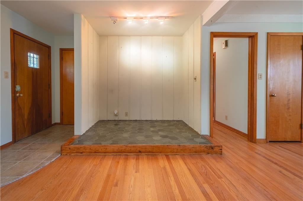 Photo 9 of 22 - 5820 N Lenox Avenue, Kansas City, MO 64151