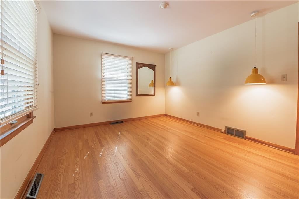 Photo 11 of 22 - 5820 N Lenox Avenue, Kansas City, MO 64151