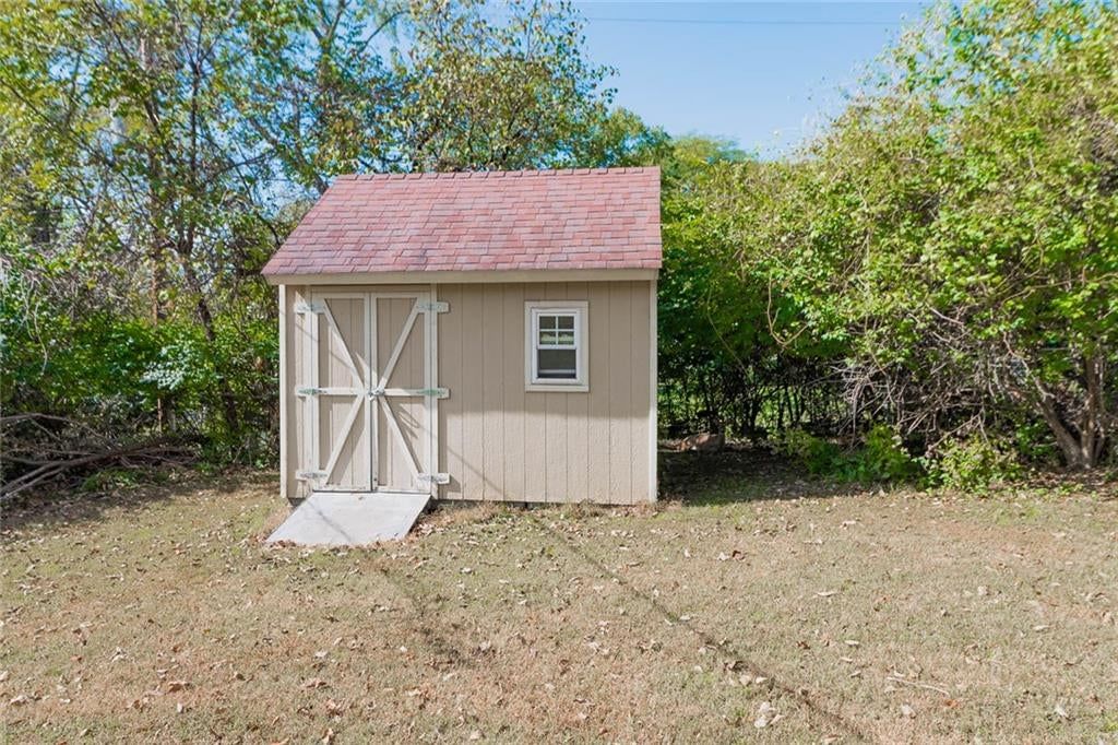 Photo 6 of 22 - 5820 N Lenox Avenue, Kansas City, MO 64151