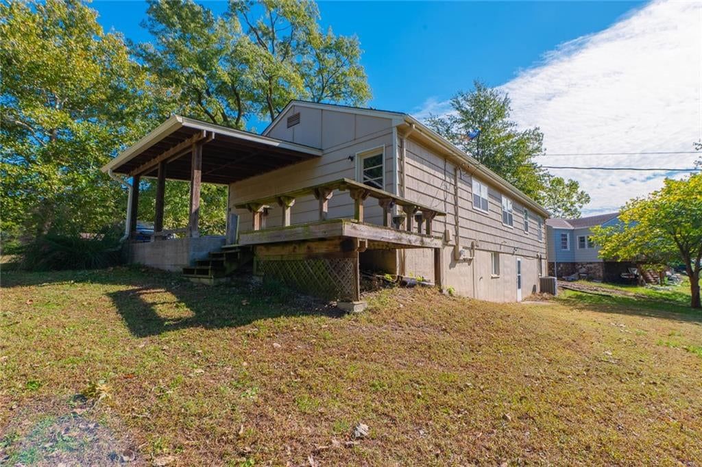 Deck and covered patio at 5820 N Lenox Avenue, Kansas City, MO 64151