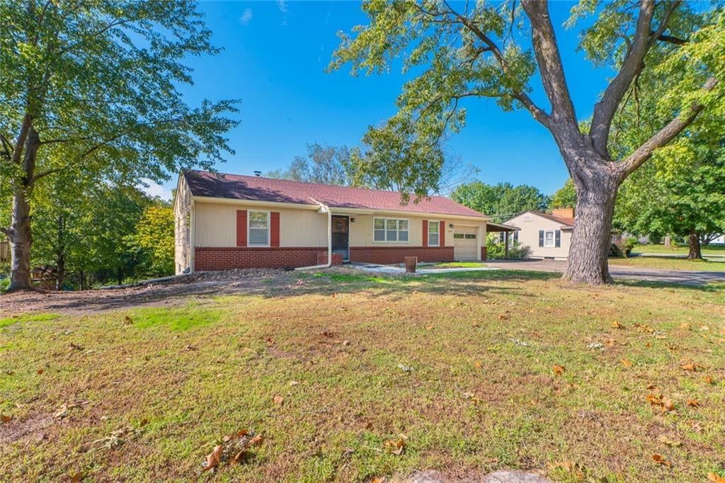 5820 N Lenox Avenue, Kansas City, MO: listing photo 3