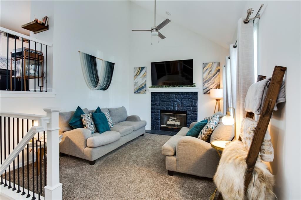 1133 E Butterfield Place, Olathe, KS: listing photo 2
