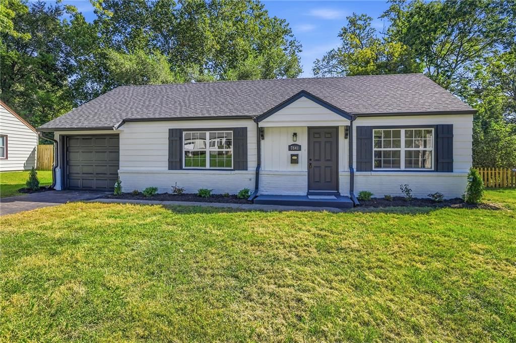 7541 Rainbow Drive, Prairie Village, KS