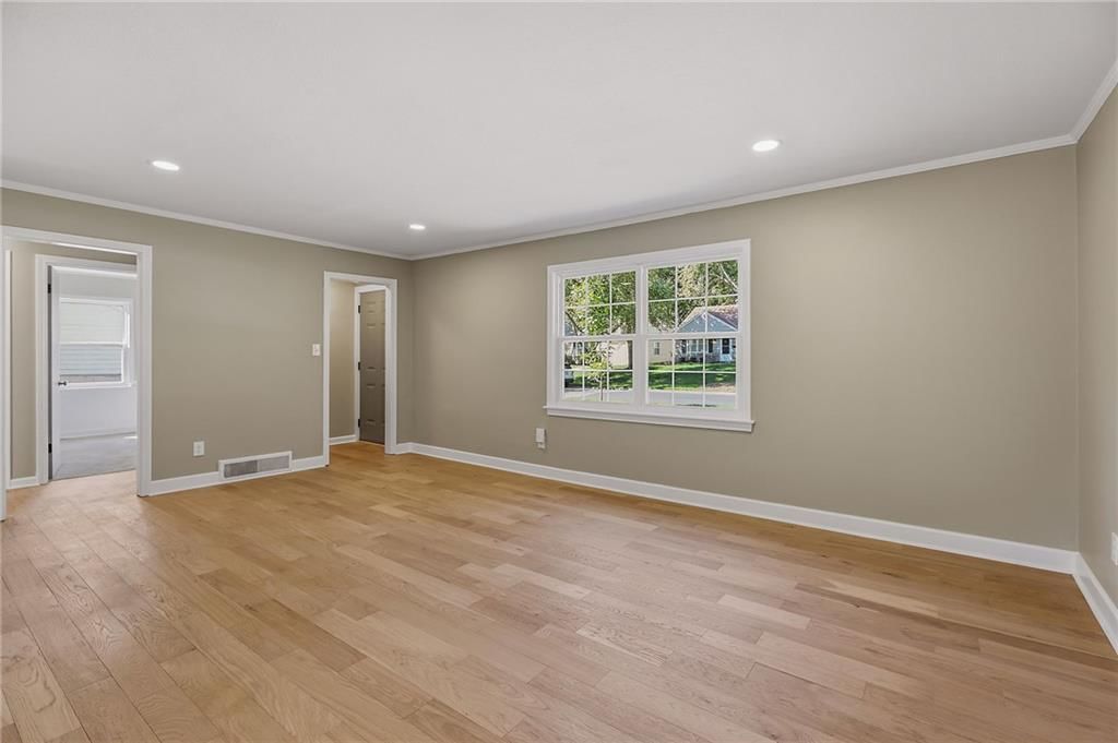 7541 Rainbow Drive, Prairie Village, KS: listing photo 2