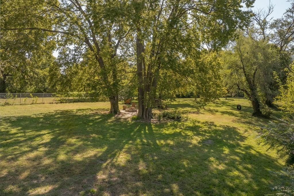 Photo 5 of 34 - 1105 NE Maple Drive, Kansas City, MO 64118