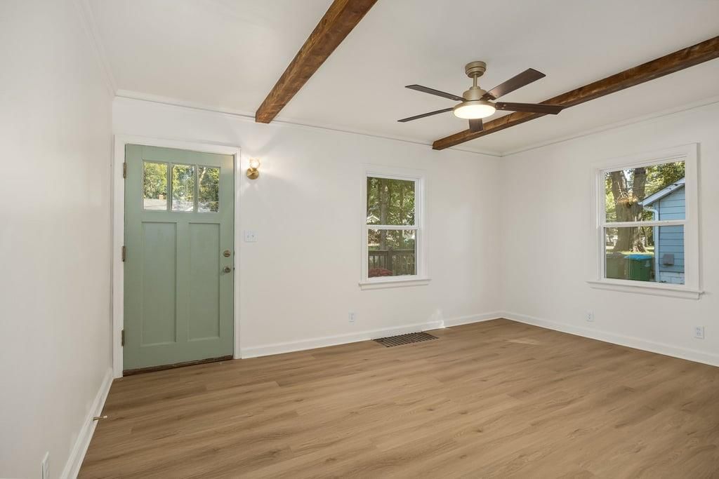 Photo 10 of 34 - 1105 NE Maple Drive, Kansas City, MO 64118
