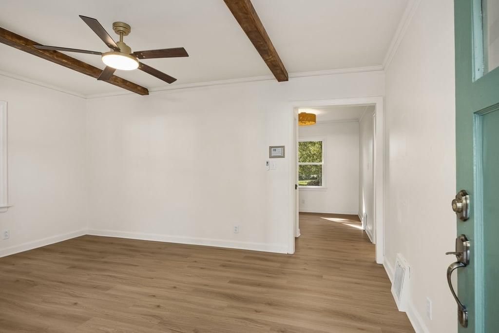 Photo 12 of 34 - 1105 NE Maple Drive, Kansas City, MO 64118