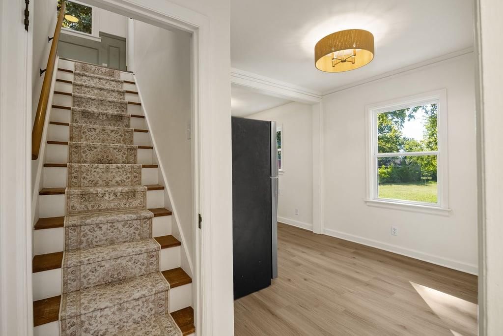 Photo 13 of 34 - 1105 NE Maple Drive, Kansas City, MO 64118