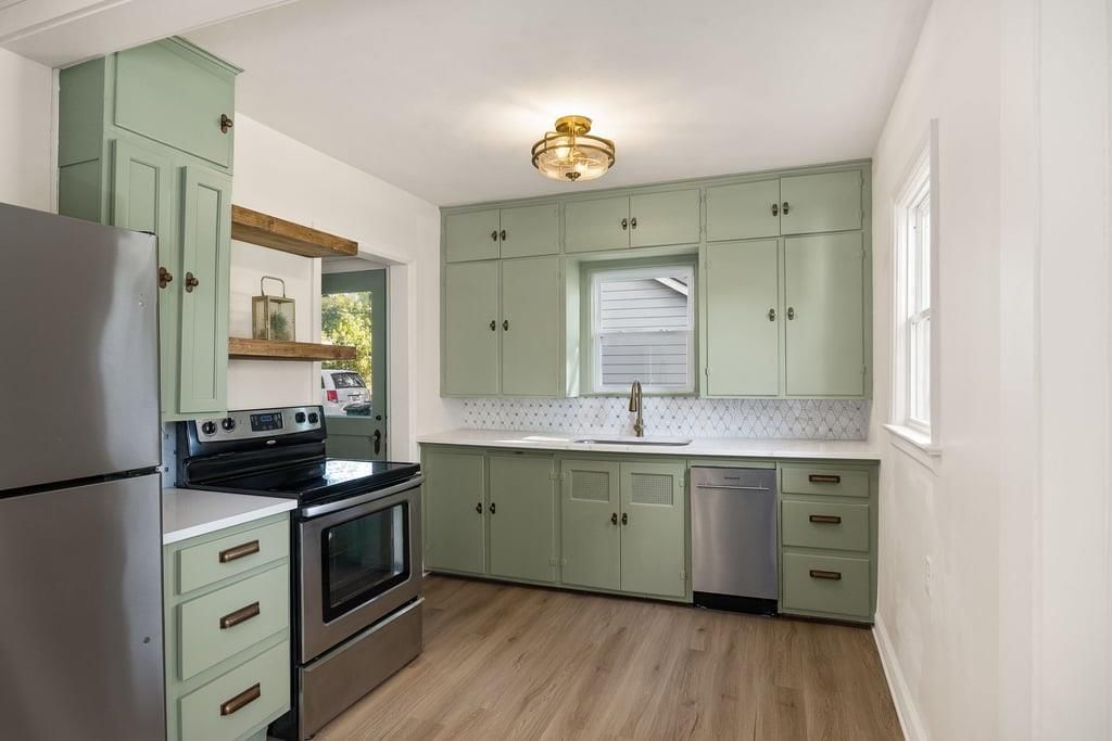 Photo 14 of 34 - 1105 NE Maple Drive, Kansas City, MO 64118