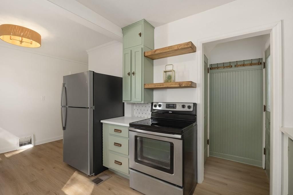 Photo 16 of 34 - 1105 NE Maple Drive, Kansas City, MO 64118