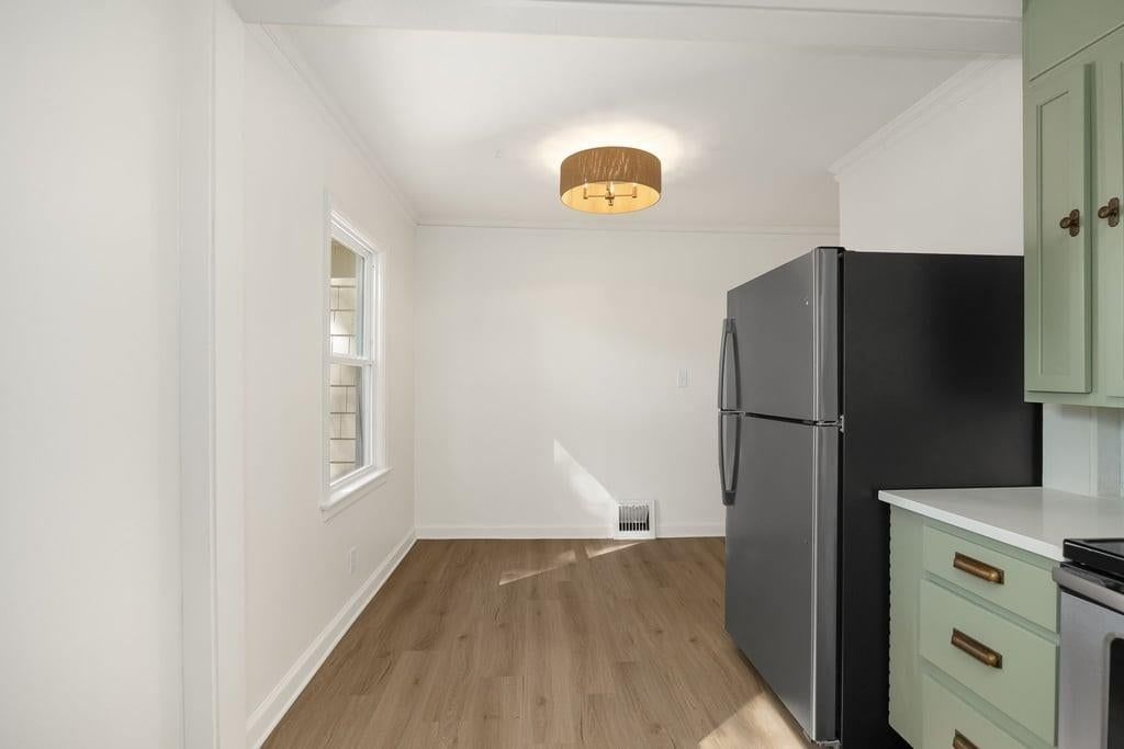 Photo 17 of 34 - 1105 NE Maple Drive, Kansas City, MO 64118