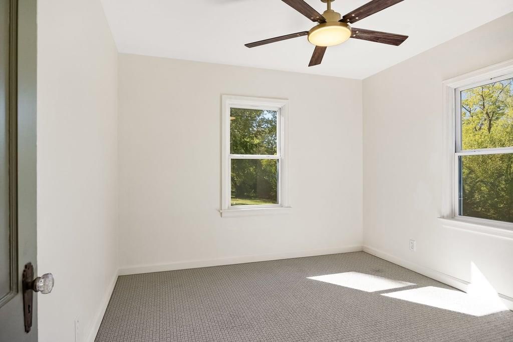 Photo 19 of 34 - 1105 NE Maple Drive, Kansas City, MO 64118