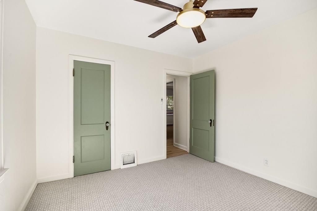 Photo 20 of 34 - 1105 NE Maple Drive, Kansas City, MO 64118