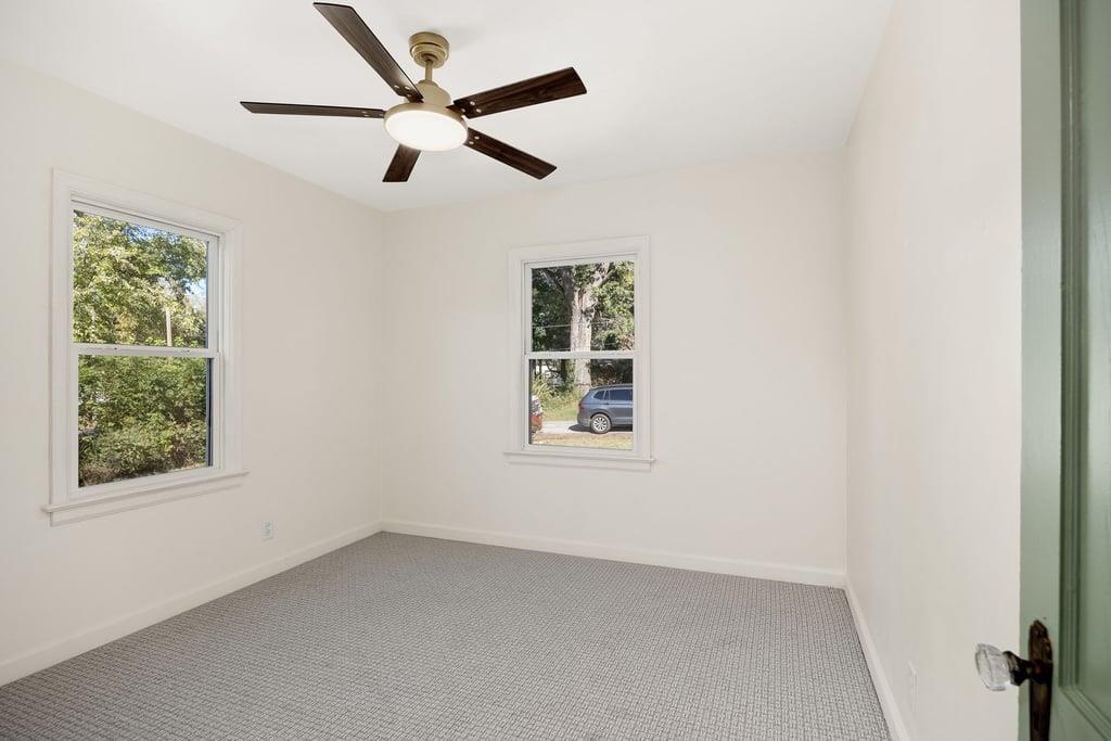 Photo 23 of 34 - 1105 NE Maple Drive, Kansas City, MO 64118