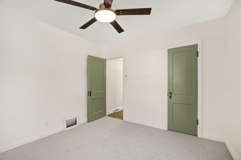 Photo 24 of 34 - 1105 NE Maple Drive, Kansas City, MO 64118