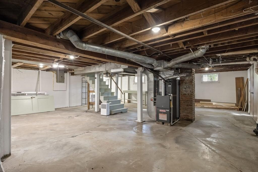 Photo 27 of 34 - 1105 NE Maple Drive, Kansas City, MO 64118
