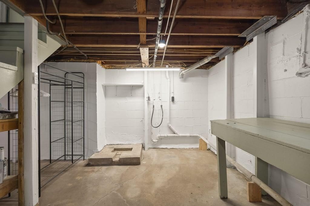 Photo 28 of 34 - 1105 NE Maple Drive, Kansas City, MO 64118