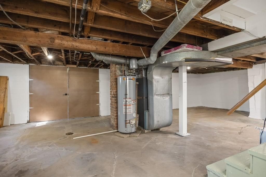 Photo 29 of 34 - 1105 NE Maple Drive, Kansas City, MO 64118