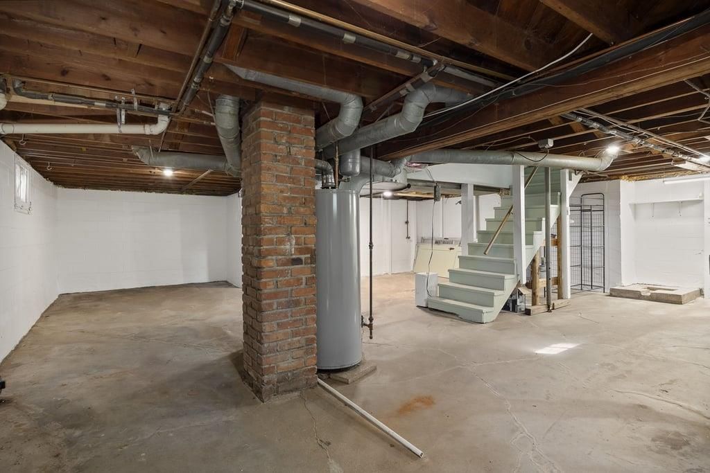 Photo 30 of 34 - 1105 NE Maple Drive, Kansas City, MO 64118