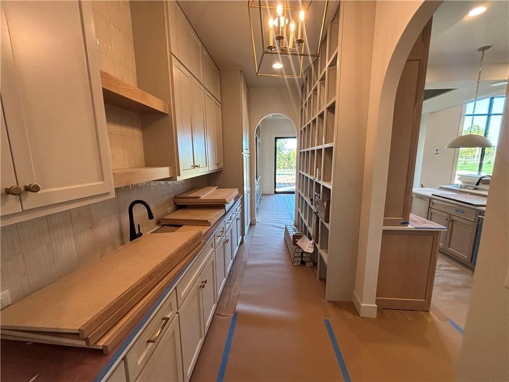 Photo 14 of 35 - 9714 W 175th Terrace, Overland Park, KS 66221