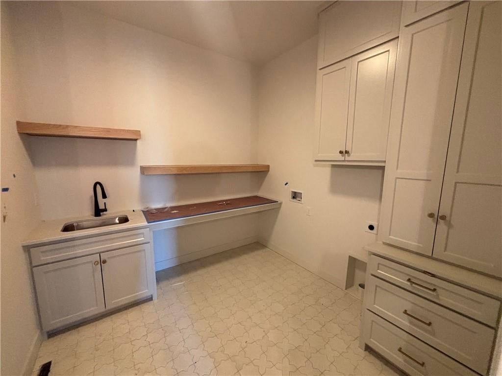 Photo 18 of 35 - 9714 W 175th Terrace, Overland Park, KS 66221
