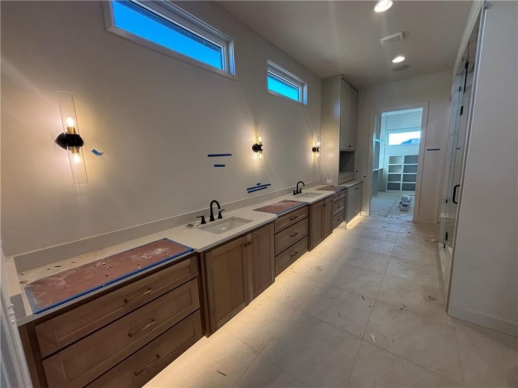 Double vanity at 9714 W 175th Terrace, Overland Park, KS 66221
