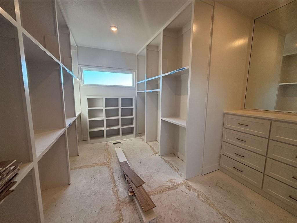Photo 23 of 35 - 9714 W 175th Terrace, Overland Park, KS 66221