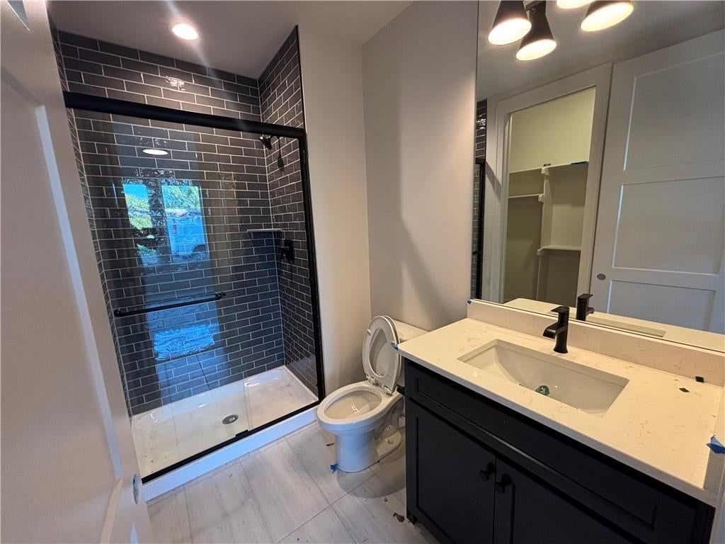 Photo 28 of 35 - 9714 W 175th Terrace, Overland Park, KS 66221