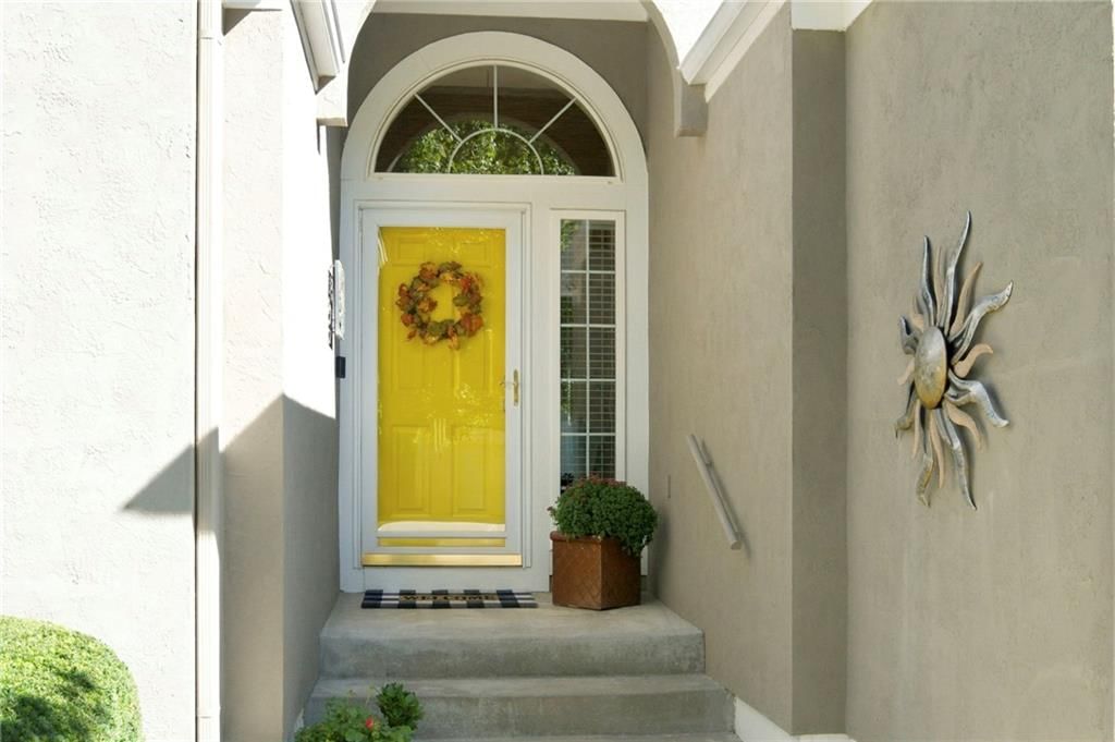 Covered front porch at 624 W 131 Terrace, Kansas City, MO 64145
