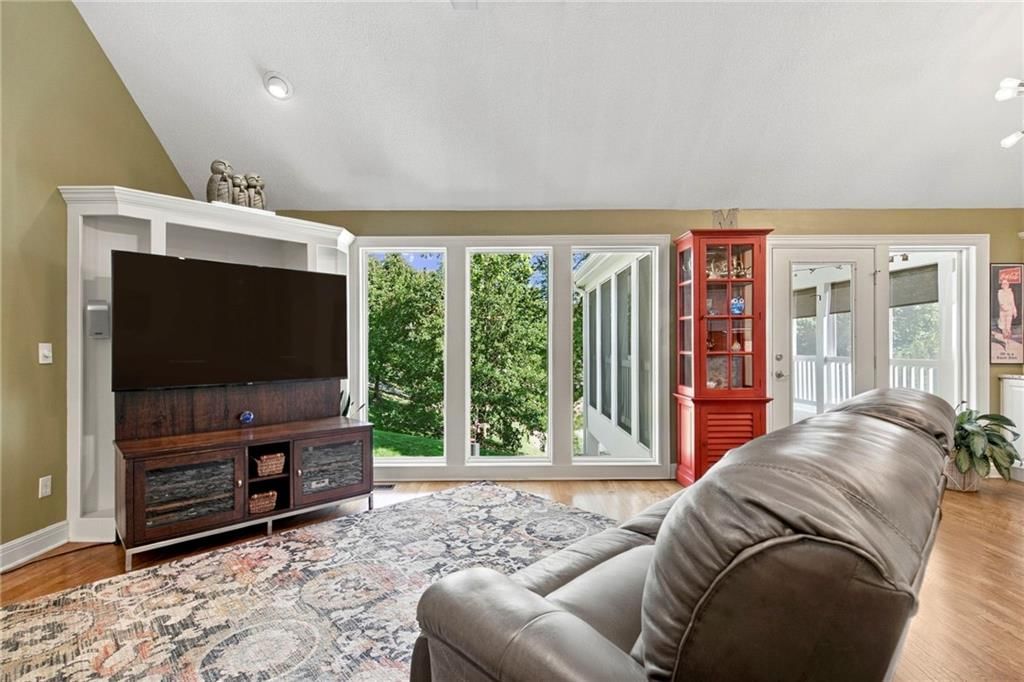 Photo 6 of 41 - 624 W 131 Terrace, Kansas City, MO 64145