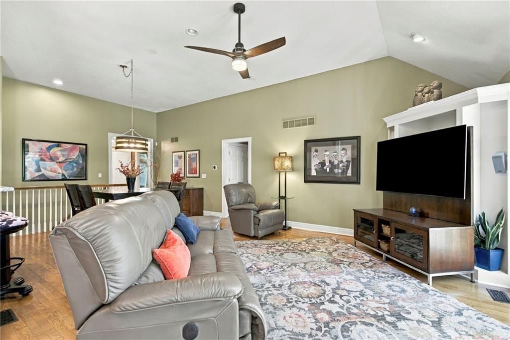 Tall ceilings and hardwood floors at 624 W 131 Terrace, Kansas City, MO 64145