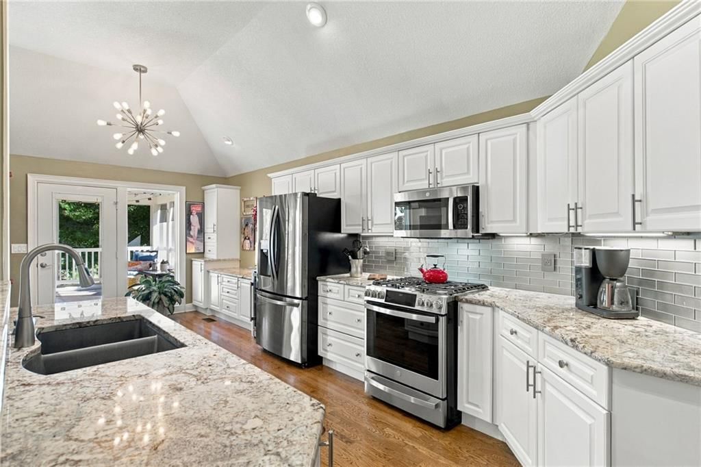 Photo 11 of 41 - 624 W 131 Terrace, Kansas City, MO 64145