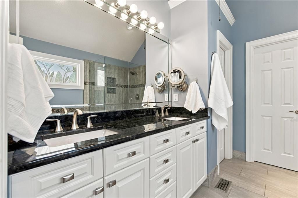 Double vanity at 624 W 131 Terrace, Kansas City, MO 64145