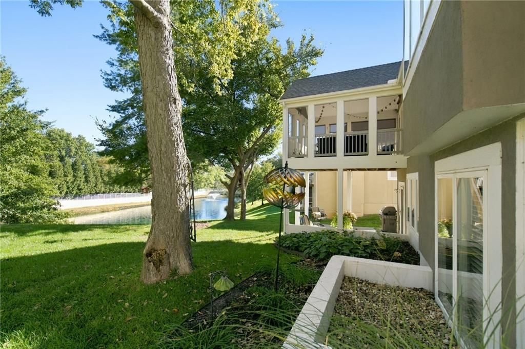 Photo 30 of 41 - 624 W 131 Terrace, Kansas City, MO 64145