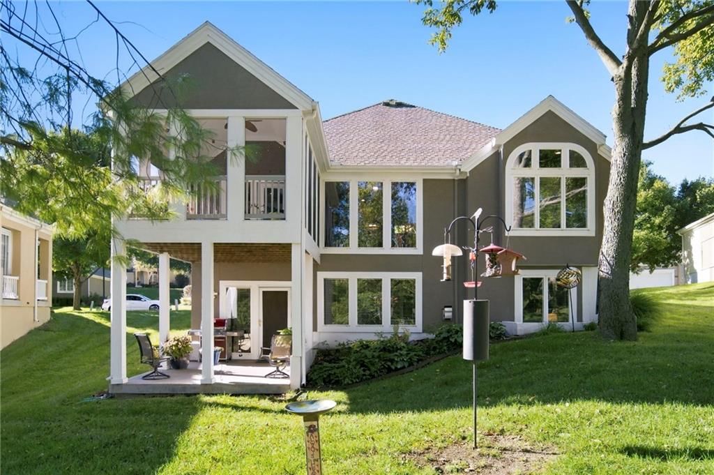 Photo 31 of 41 - 624 W 131 Terrace, Kansas City, MO 64145