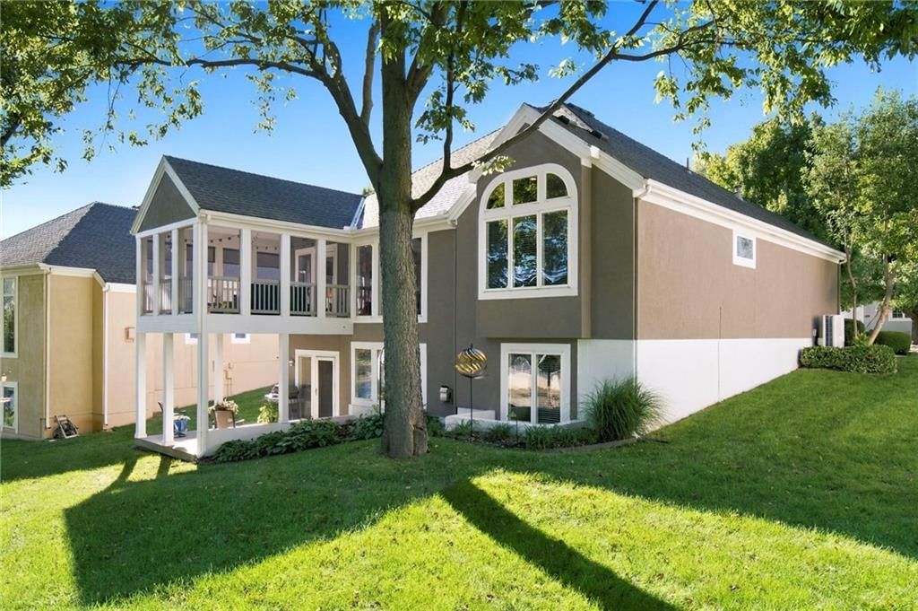 Photo 33 of 41 - 624 W 131 Terrace, Kansas City, MO 64145
