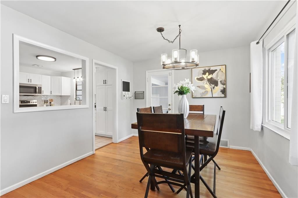 Statement lighting at 7900 Pennsylvania Avenue, Kansas City, MO 64114