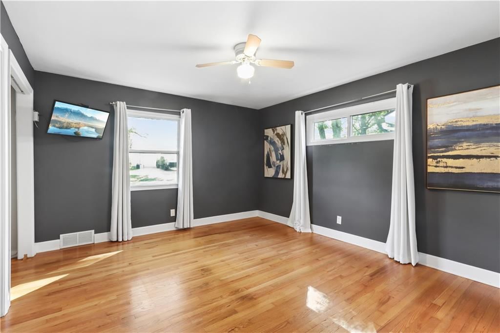Main-floor primary bedroom at 7900 Pennsylvania Avenue, Kansas City, MO 64114