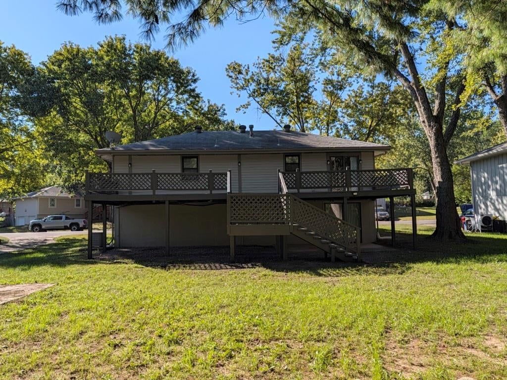 Deck at 306 SE 21st Street, Oak Grove, MO 64075