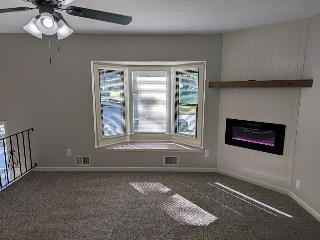 Photo 6 of 21 - 306 SE 21st Street, Oak Grove, MO 64075