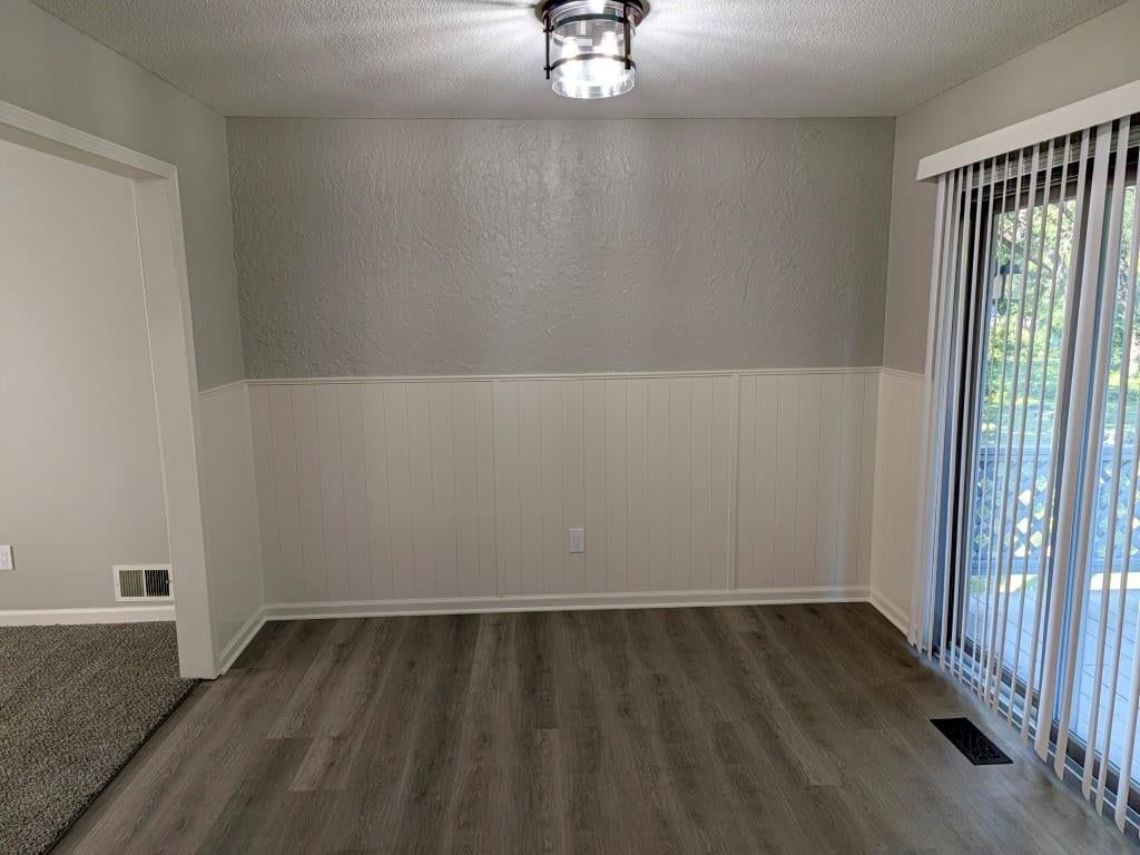 Photo 8 of 21 - 306 SE 21st Street, Oak Grove, MO 64075