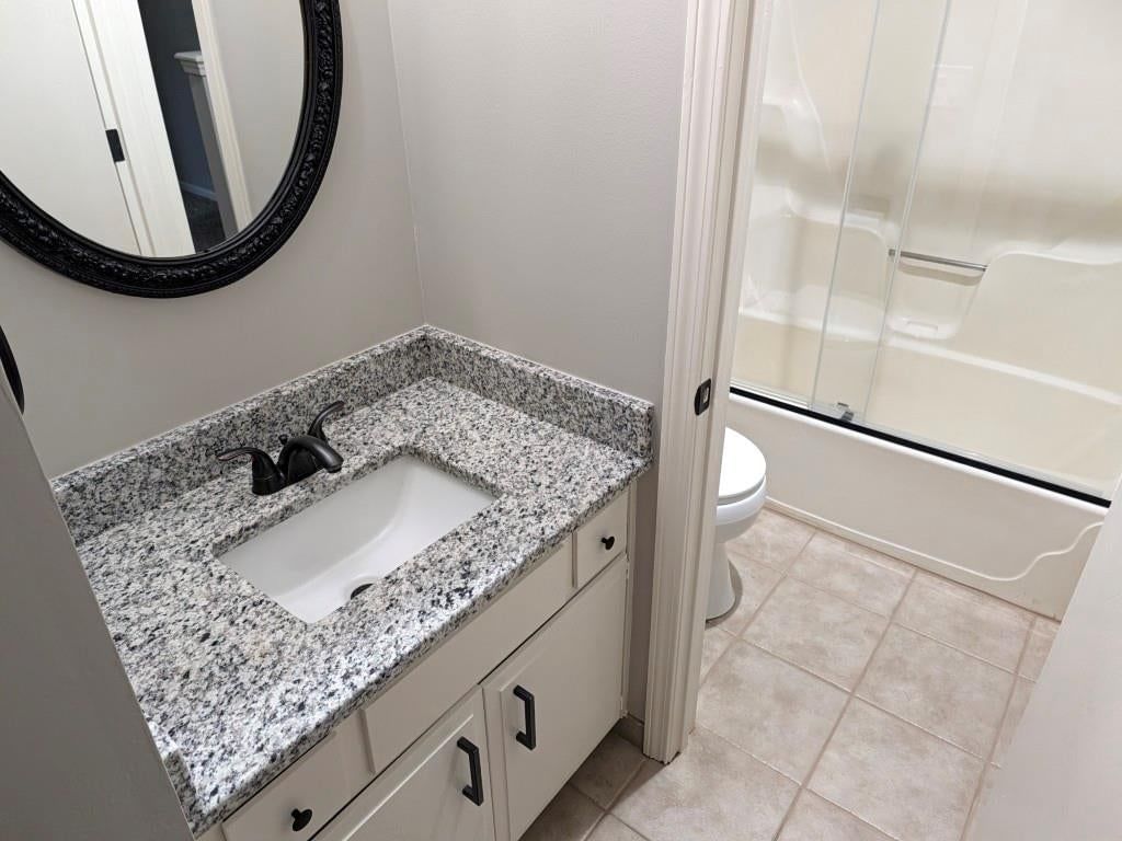 Photo 10 of 21 - 306 SE 21st Street, Oak Grove, MO 64075