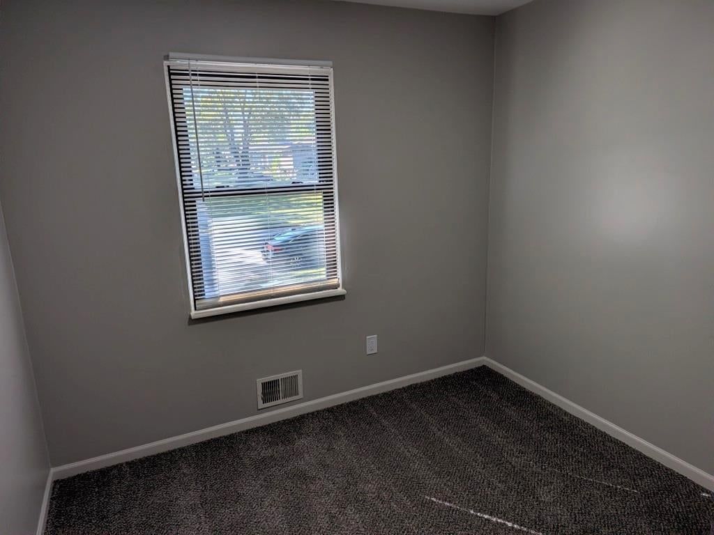 Photo 11 of 21 - 306 SE 21st Street, Oak Grove, MO 64075