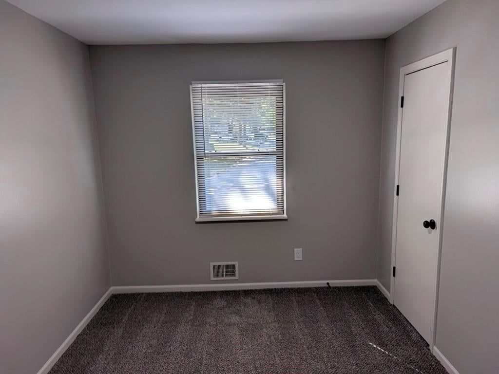 Photo 13 of 21 - 306 SE 21st Street, Oak Grove, MO 64075