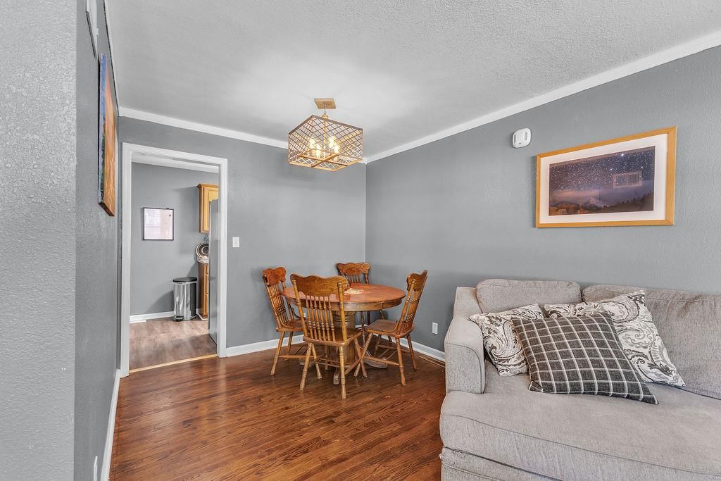 Photo 8 of 39 - 6702 N CHARLOTTE Street, Gladstone, MO 64118