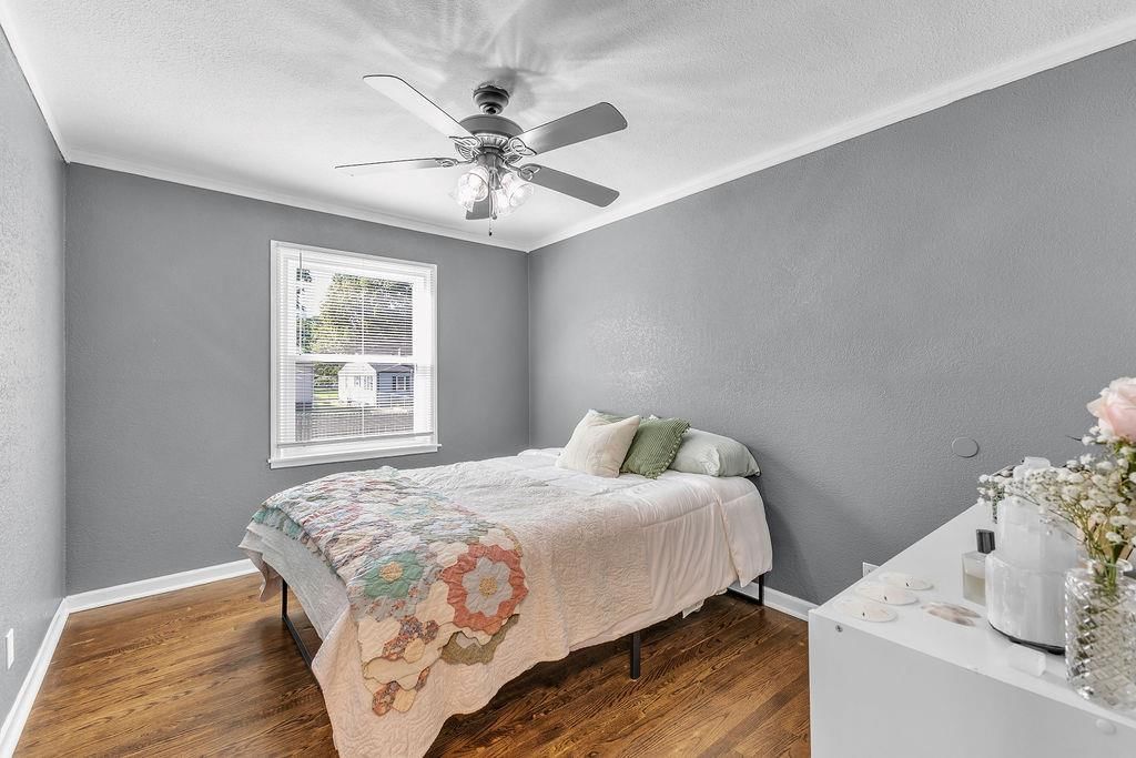 Main-floor primary bedroom at 6702 N CHARLOTTE Street, Gladstone, MO 64118